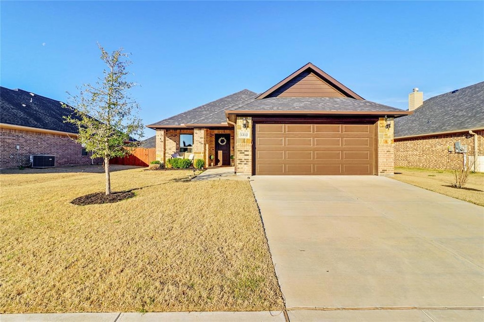 1312 Saratoga Dr, Sherman, TX 75092 - photo 1