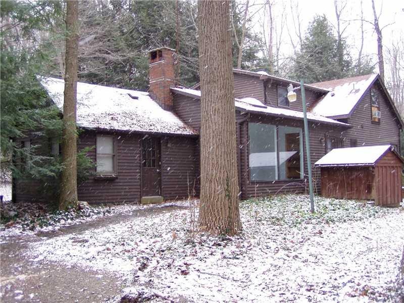 Exterior Front. Rustic, private, spaciuos cottage 