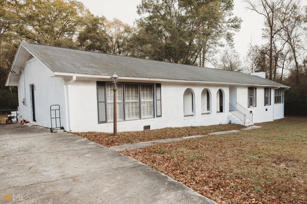 724 Holmes St, Barnesville, GA 30204 - photo 1