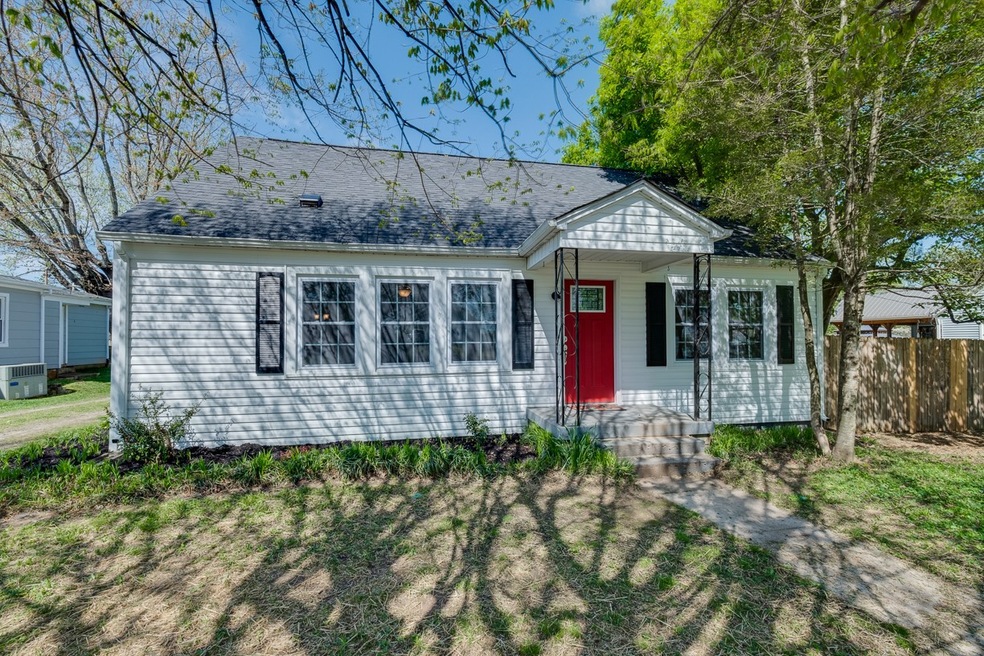 Welcome Home to this Beautifully Renovated Cottage nestled in the city of Portland.  Close to Richland Park and the Portland Library!  Spacious backyard - partially fenced for privacy!  