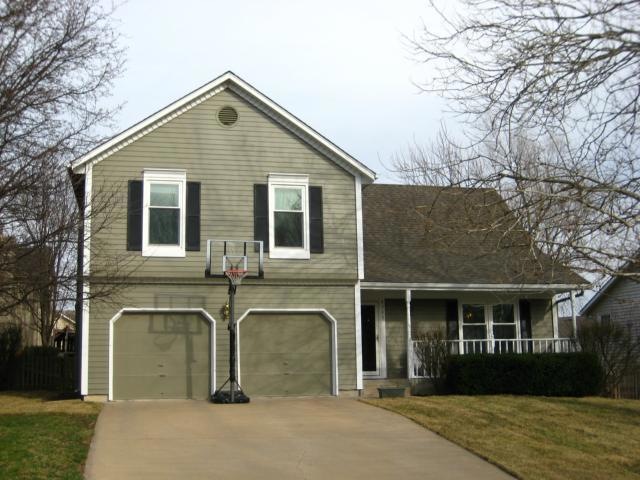 4755 Carter St, Shawnee, KS 66203 - photo 1