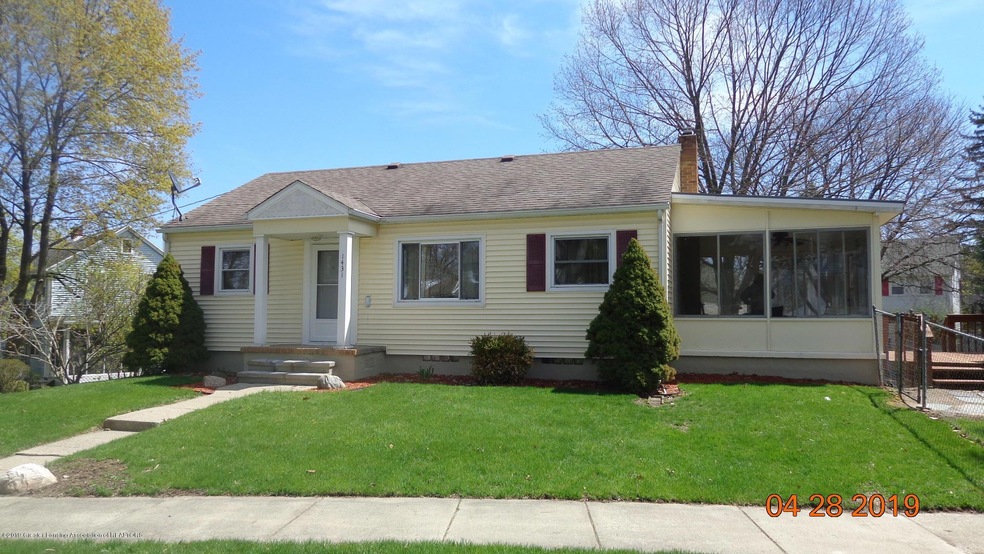 1431 Pettis St, Lansing, MI 48910 - photo 1