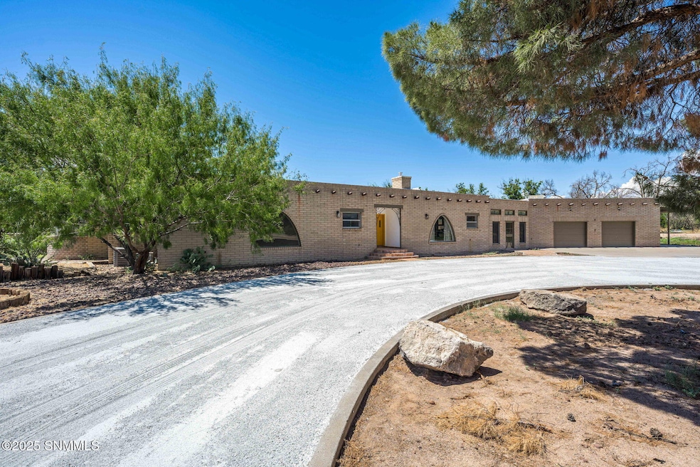 1032 Carver Rd, Las Cruces, NM 88005 - photo 1