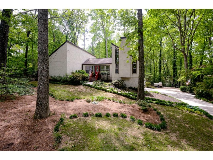 Wonderfully updated contemporary ranch enjoys a de
