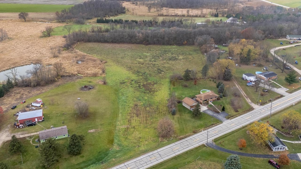 4841 Wisconsin 175 unit Lt3, Hartford, WI 53027 - photo 1