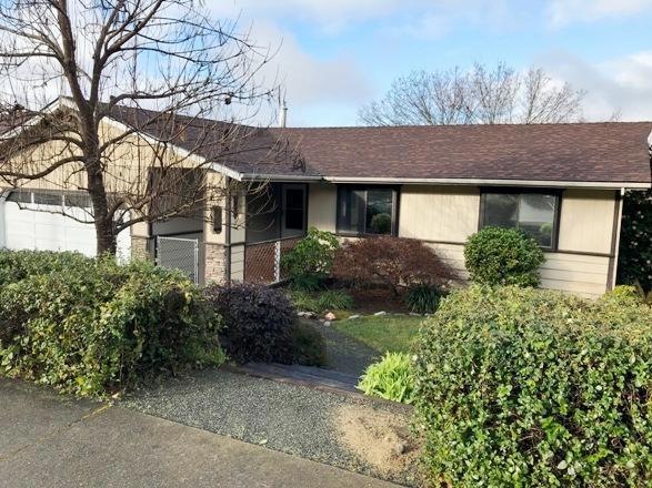 1888 NE Beacon Dr, Grants Pass, OR 97526 - photo 1