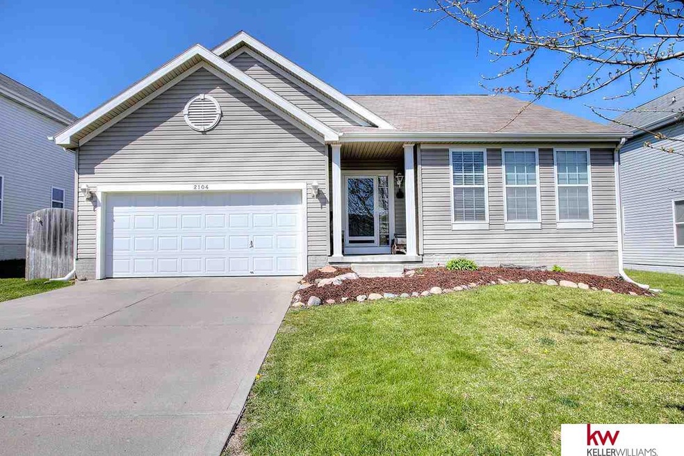 2104 Quartz Dr, Papillion, NE 68046 - photo 1