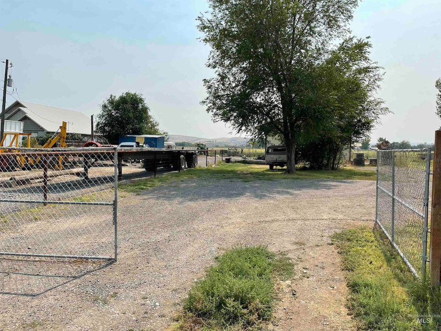 749 Ritter Ave, Vale, OR 97918 - photo 1