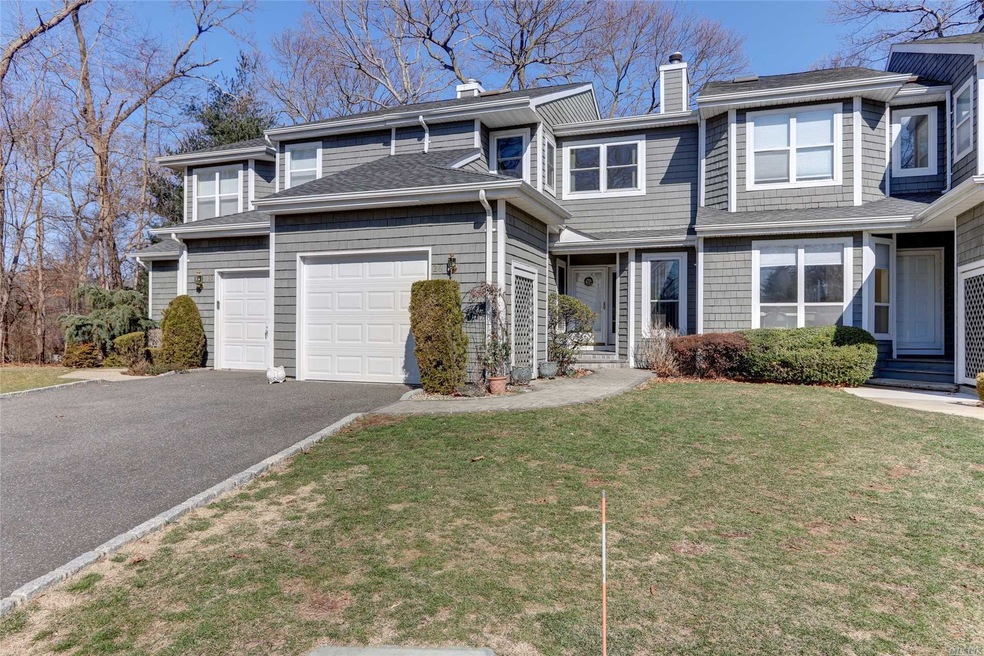 26 Wildberry Ct, ComMacK, NY 11725 - photo 1