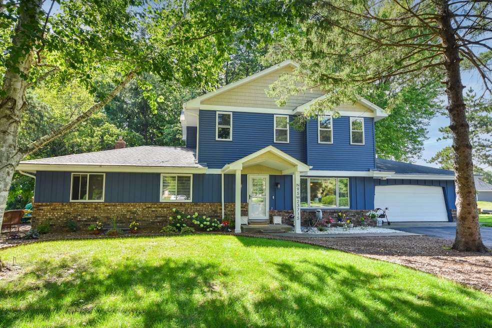 N95W23715 Hermitage Dr, Colgate, WI 53017 - photo 1