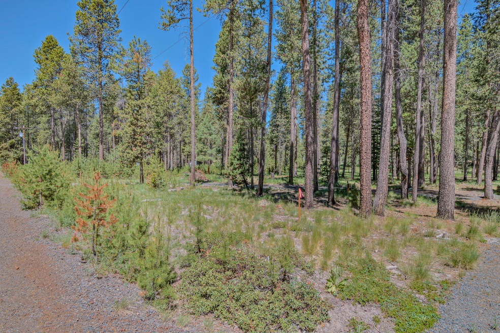 17118 Pasadena Rd, Sunriver, OR 97707 - photo 1