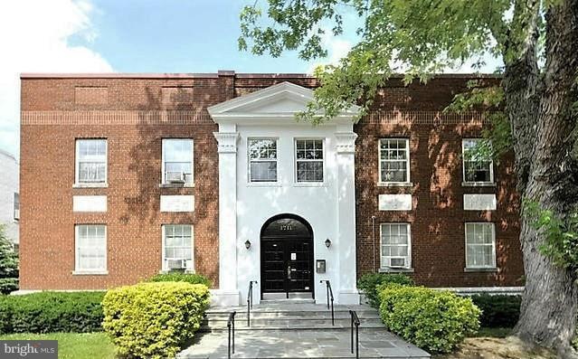 1711 35th St NW unit B, Washington, DC 20007 - photo 1