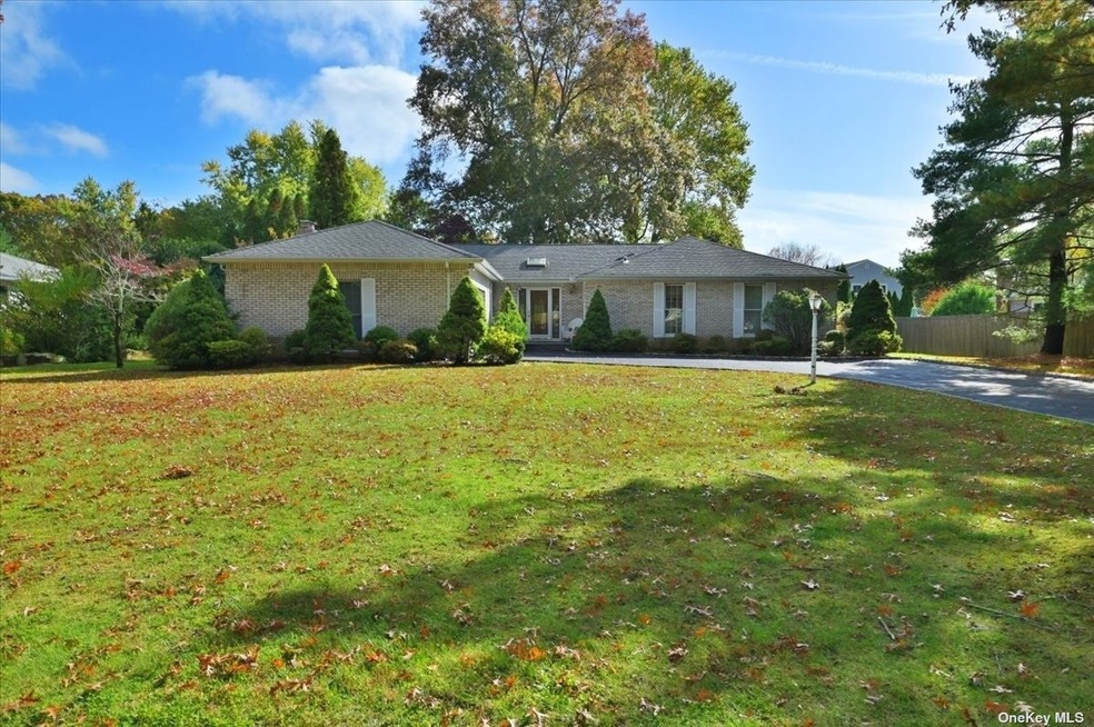 24 Gallatin Dr, Dix Hills, NY 11746 - photo 1