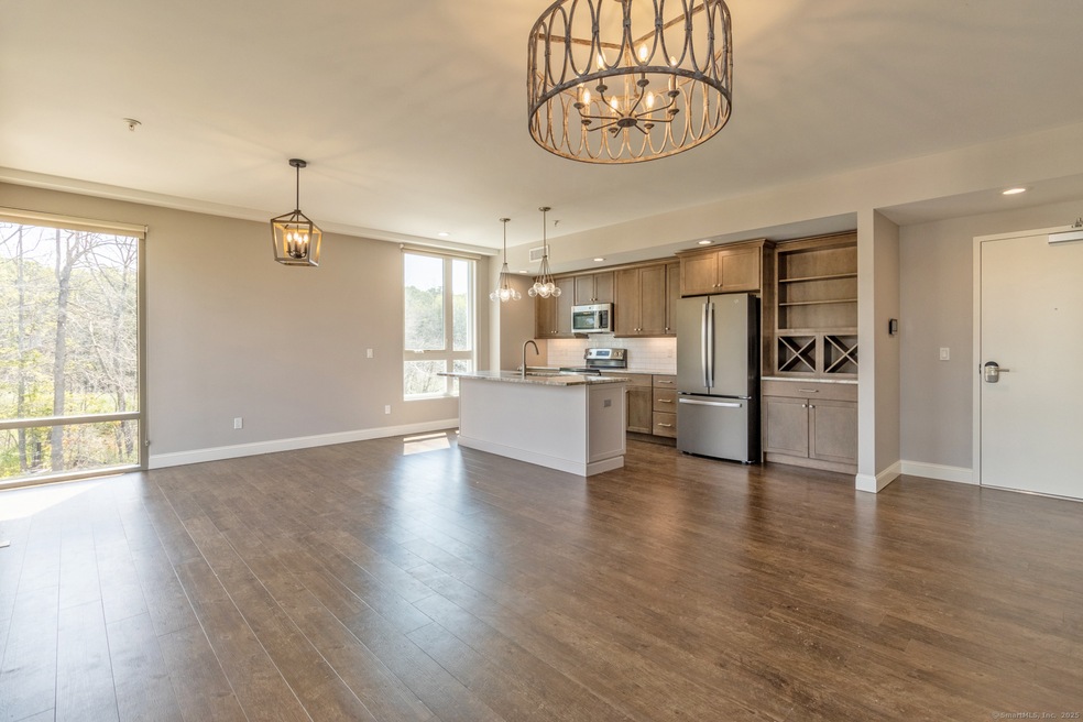 11 Edgewater Cir unit H, East Hampton, CT 06424 - photo 1