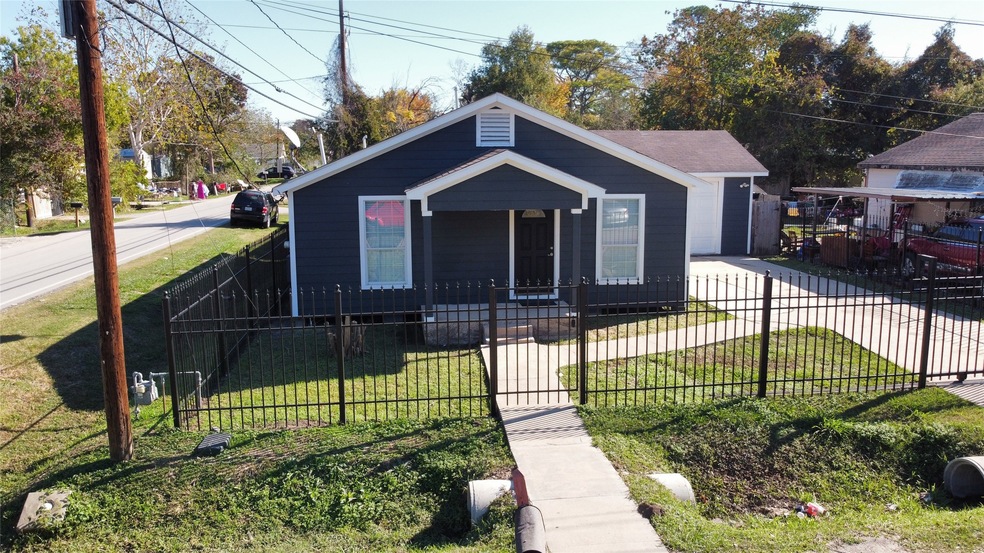 1119 Beacon St, Houston, TX 77015 - photo 1