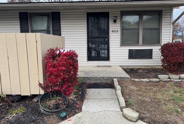 805 Pipers Ln, Columbus, OH 43228 - photo 1