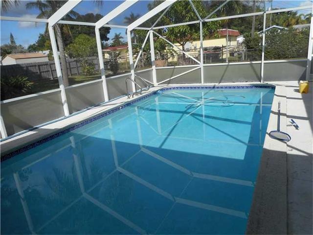 710 SW 5th Ave, Hallandale Beach, FL 33009 - photo 1