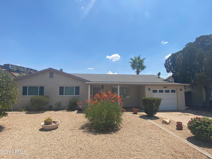 1013 E Seldon Ln, Phoenix, AZ 85020 - photo 1