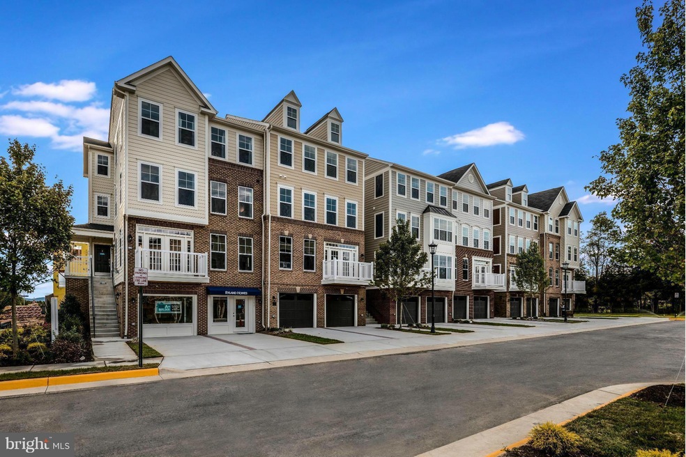 25223 Briargate Terrace unit 4B6, Chantilly, VA 20152 - photo 1