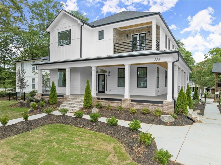 538 W Shadburn Ave, Buford, GA 30518 - photo 1