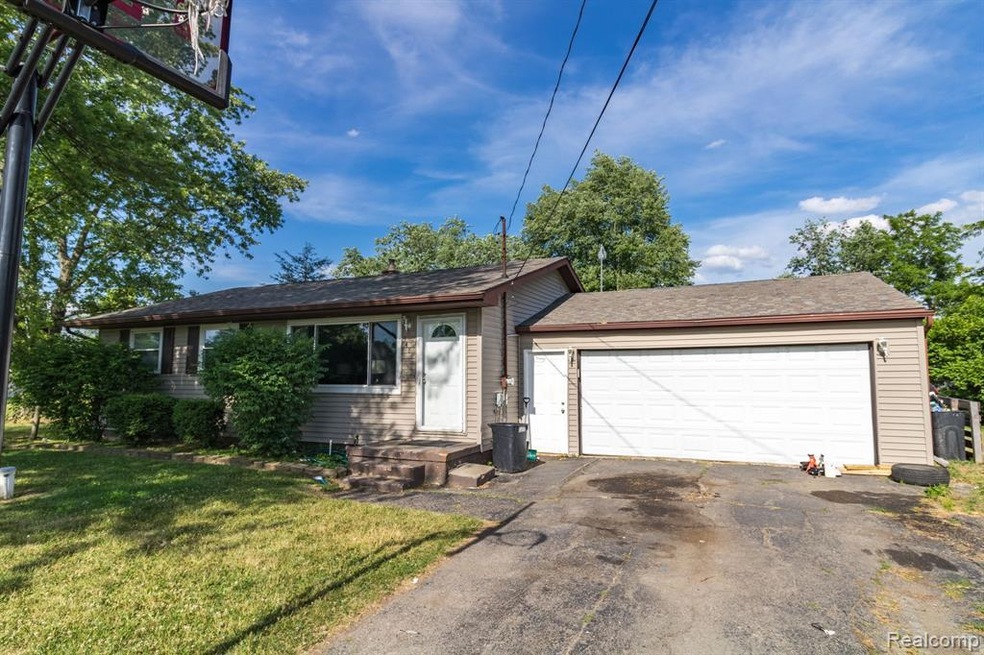 5488 N Linden Rd, Flint, MI 48504 - photo 1