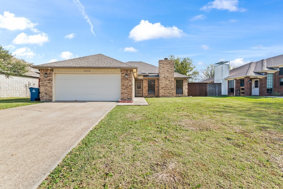 3205 Hillcrest Dr, Rowlett, TX 75088 - photo 1