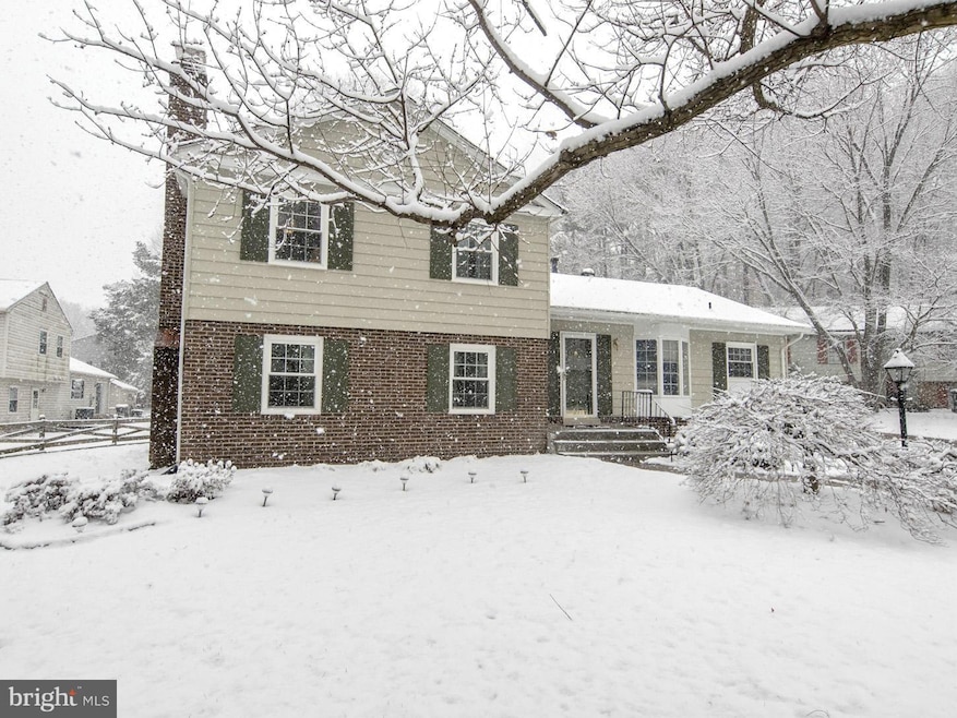 6808 Lamp Post Ln, Alexandria, VA 22306 - photo 1