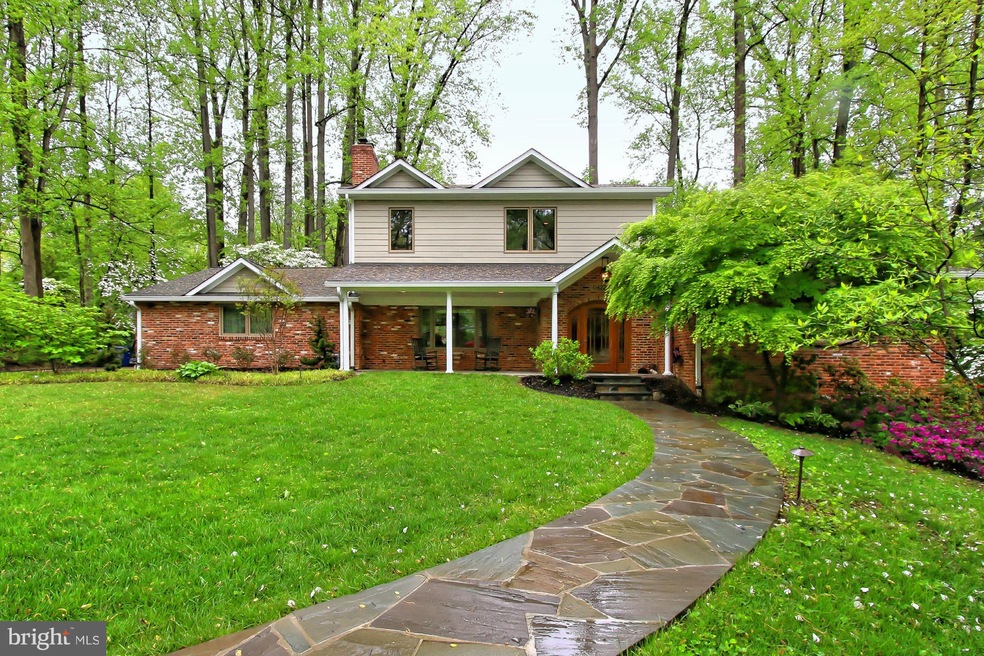 6422 Crosswoods Dr, Falls Church, VA 22044 - photo 1