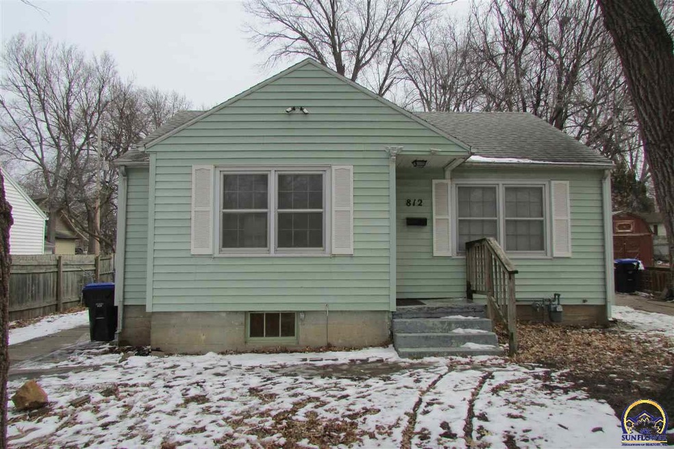 812 SW Wayne Ave, Topeka, KS 66606 - photo 1