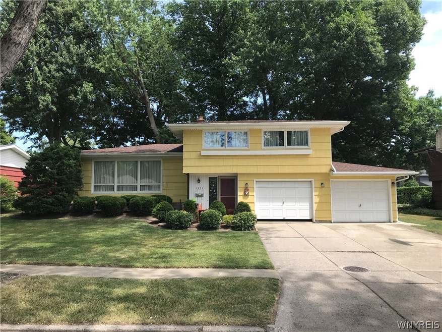 1331 Greenbrier Ln, North Tonawanda, NY 14120 - photo 1