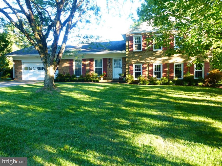 8816 Teresa Ann Ct, Alexandria, VA 22308 - photo 1