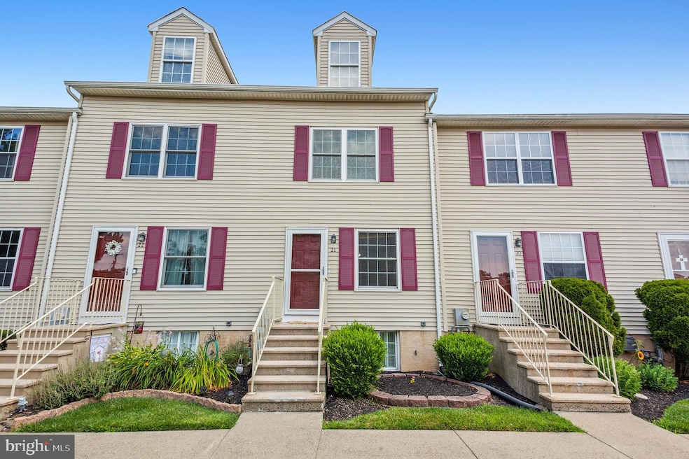 21 Carriage Knoll Ct, Langhorne, PA 19047 - photo 1