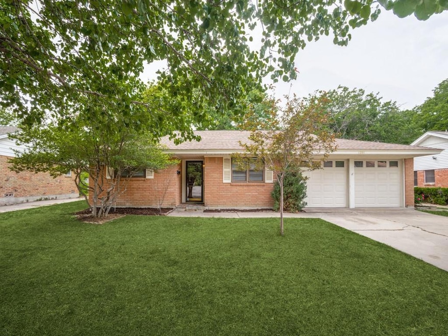 1201 Hillcrest St, Denton, TX 76201 - photo 1