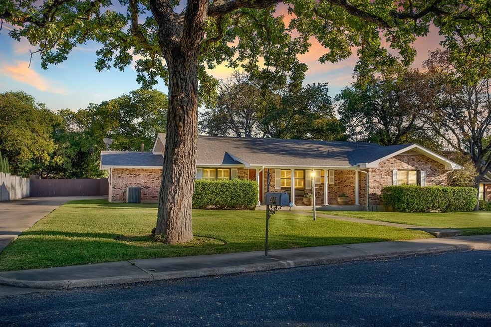 405 Candlelight Cir, Fredericksburg, TX 78624 - photo 1