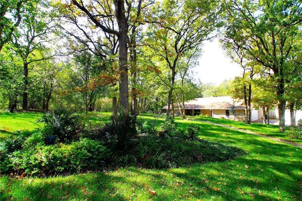 4005 Creekwood, Edmond, OK 73025 - photo 1