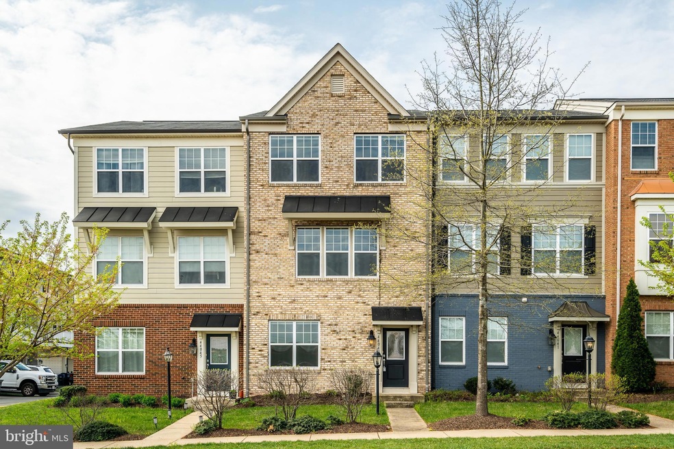 44043 Eastgate View Dr, Chantilly, VA 20152 - photo 1