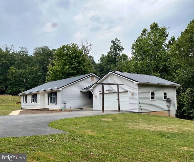 12057 Cove Rd, Clear Spring, MD 21722 - photo 1