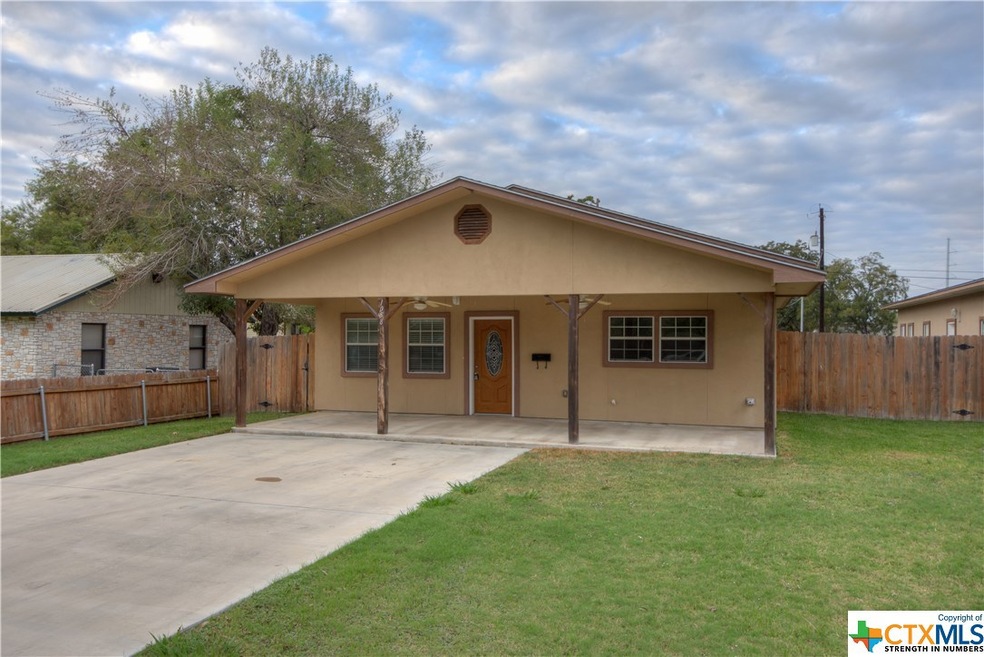 1058 E Weinert St, Seguin, TX 78155 - photo 1