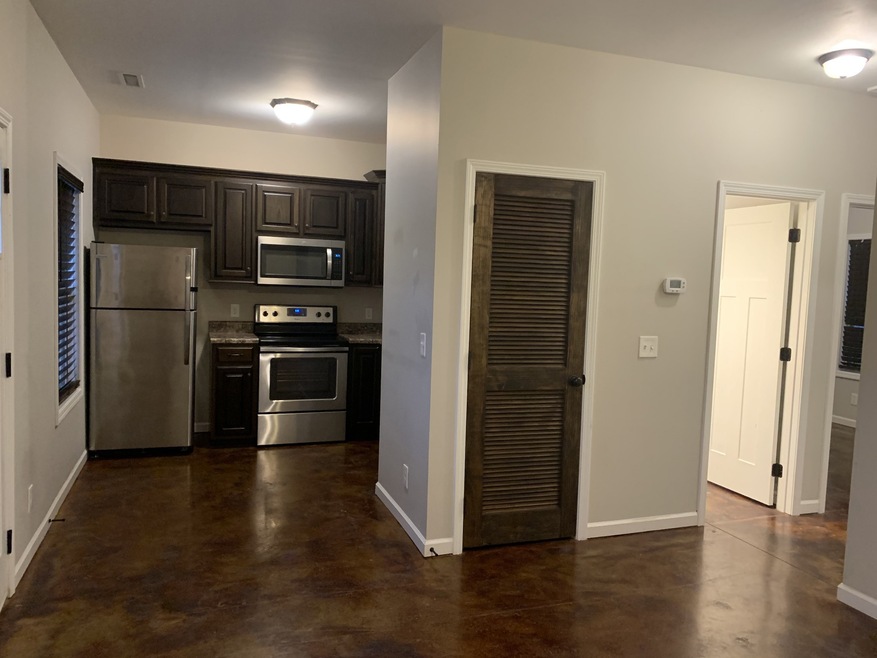 130 E Cedar St, Shelbyville, TN 37160 - photo 1