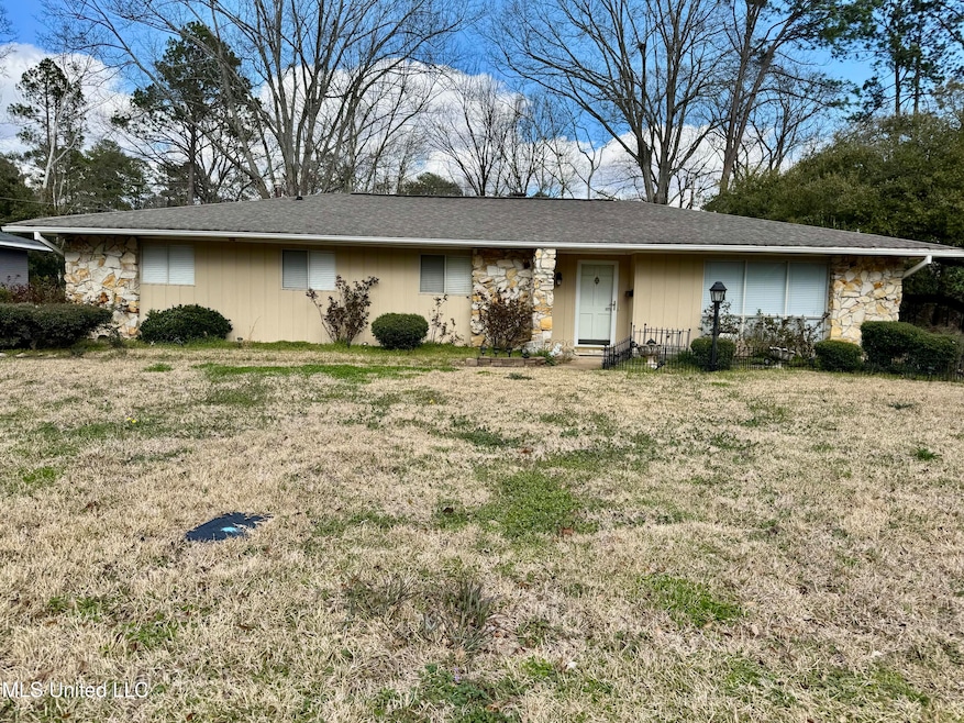 1036 Briarfield Rd, Jackson, MS 39211 - photo 1