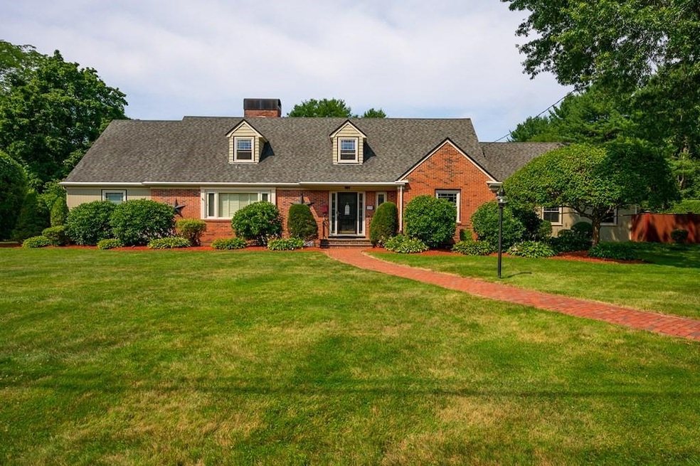 295 Spring St, Rockland, MA 02370 - photo 1