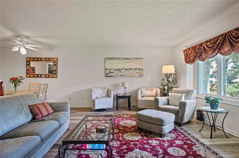 Livingroom with courtyard view