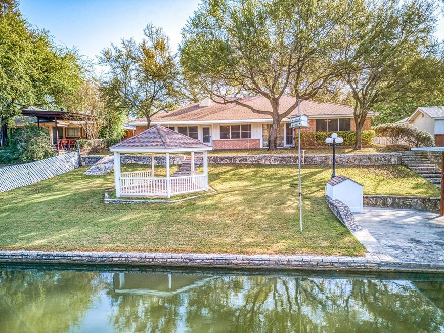 4204 Indian Creek Ct, Granbury, TX 76049 - photo 1