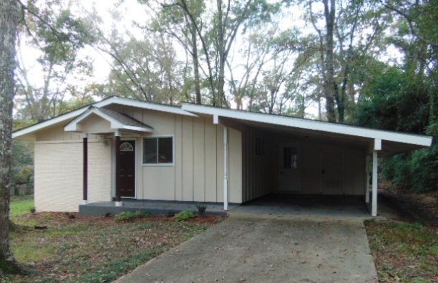 917 Howe St, McComb, MS 39648 - photo 1