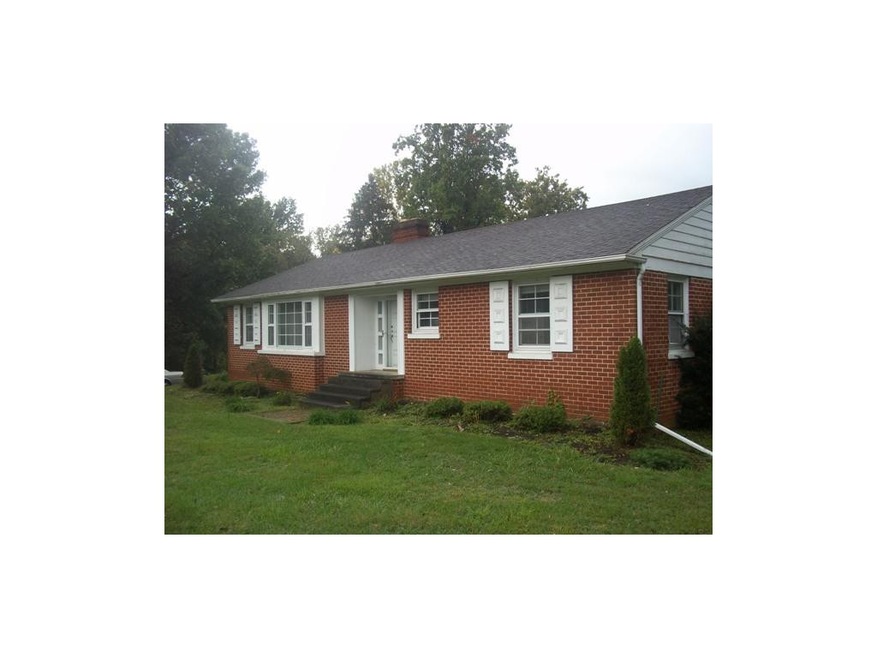 1210 Milligan Hwy, Johnson City, TN 37601 - photo 1