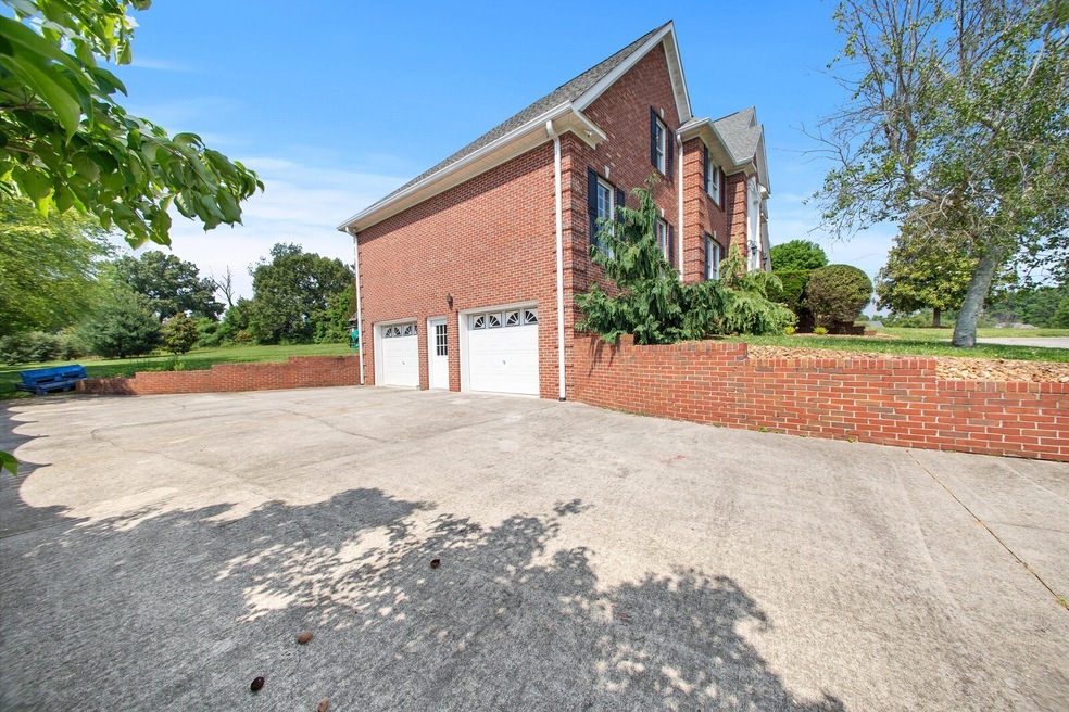 3911 Plantation Dr, Cookeville, TN 38506 - photo 1