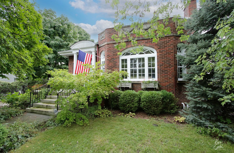 1212 N Sheridan Rd, Waukegan, IL 60085 - photo 1