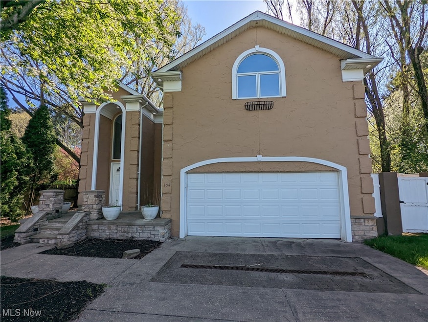 304 Columbiana St NE, Navarre, OH 44662 - photo 1