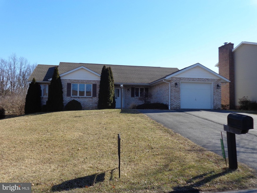 2722 Fillmore Dr, Chambersburg, PA 17201 - photo 1