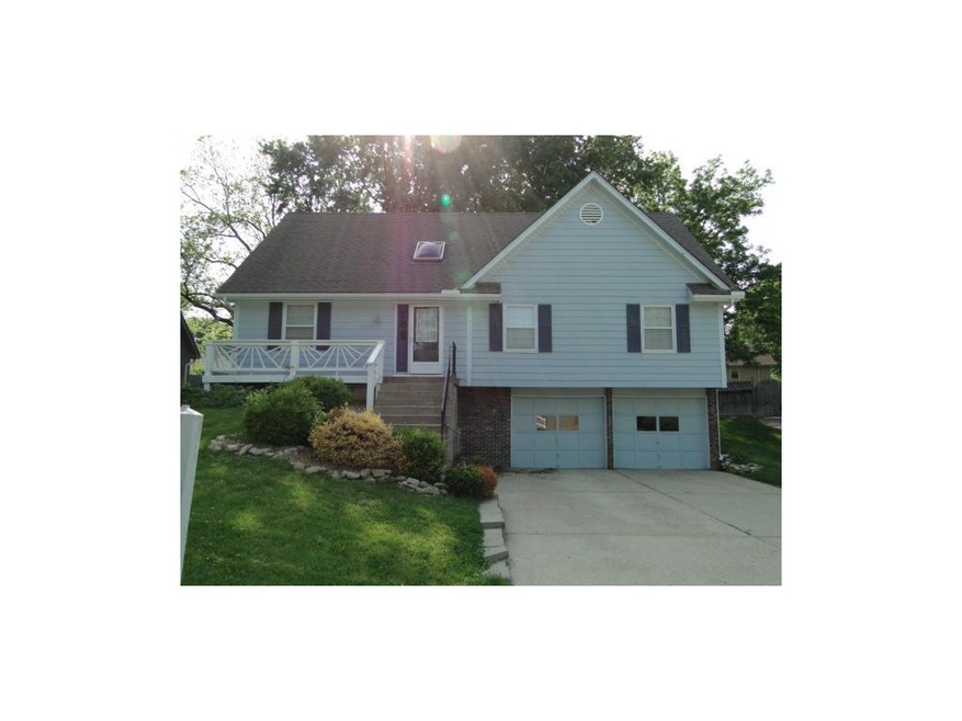 Welcome Home!  5 True Bed & 2 Full Bath